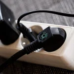 elektrikai-ivardijo-8-prietaisus-kuriu-niekada-nereiketu-jungti-prie-ilgintuvo.webp.webp