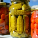 namuose-marinuoti-pomidorai-kasmet-uzdarote-50-skardiniu-pirmiausia-paskleiskite.webp.webp